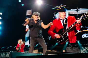 Live Review: AC/DC, Amyl And The Sniffers, The Casanovas @ The MCG, Melbourne