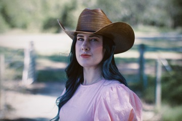 VIDEO PREMIERE: Beth Lucas - 'Home Town'