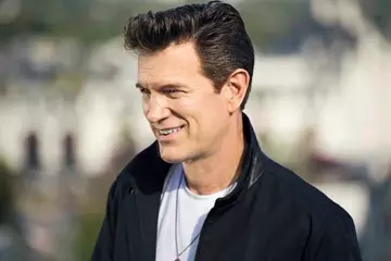 Chris Isaak