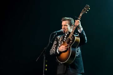 Live Review: Chris Isaak, James Reyne