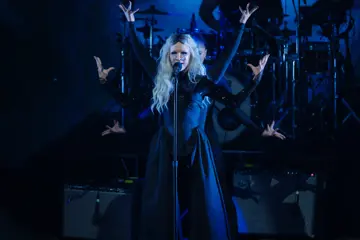 Danielle Spencer performing live