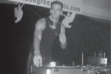 DJ Leighton: Glow Off.