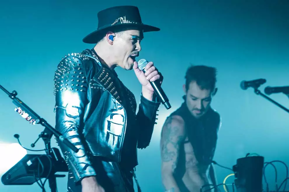 Luke Steele performing with DREAMS. Pic by Peter Dovgan.