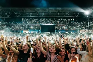 Ed Sheeran crowd at Suncorp Stadium. Photo by Markus Ravik.