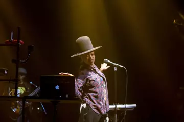 Erykah Badu ; Pic by David Harris