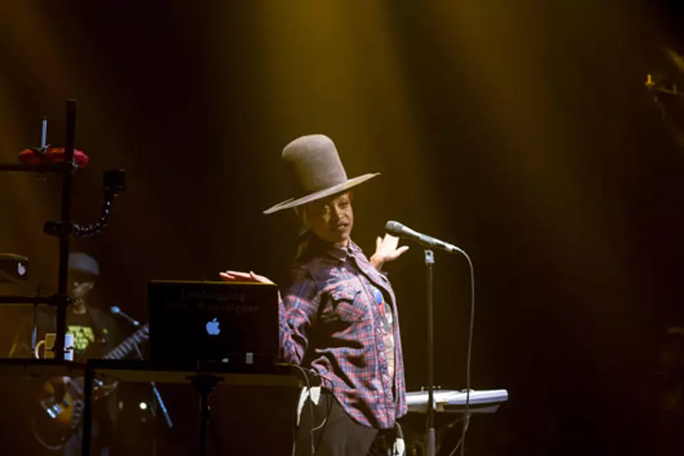 Erykah Badu ; Pic by David Harris