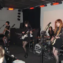 More Dum Dum Girls