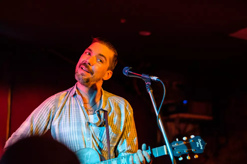 Justin Townes Earle @ Mojo's Bar. Photos by Adrian Thomson.