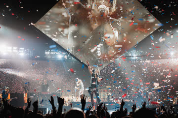 Live Review: Keith Urban, Julia Michaels