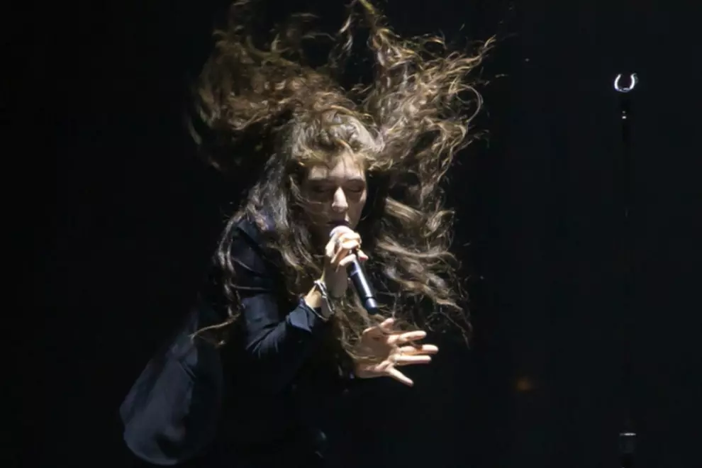 Lorde @ Challenge Stadium. Pic by Stuart Millen.