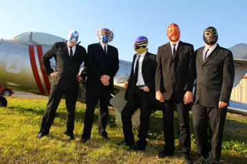 Los Straitjackets