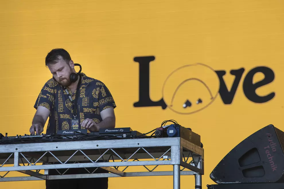 Love Deluxe @ Nodes Park. Photo by Dana Weeks