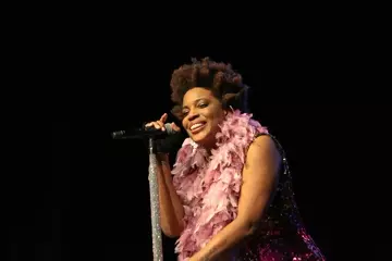Macy Gray @ Enmore Theatre. Pic by Josh Groom.