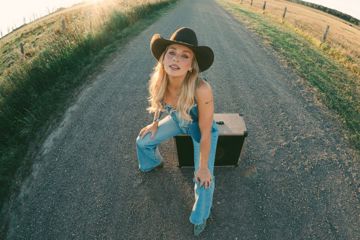 Max Jackson Announces New Album 'Dangerous in Denim'