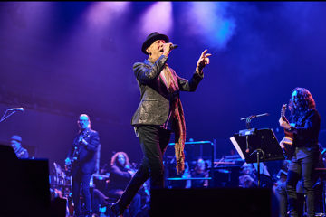 Russell Morris performing live