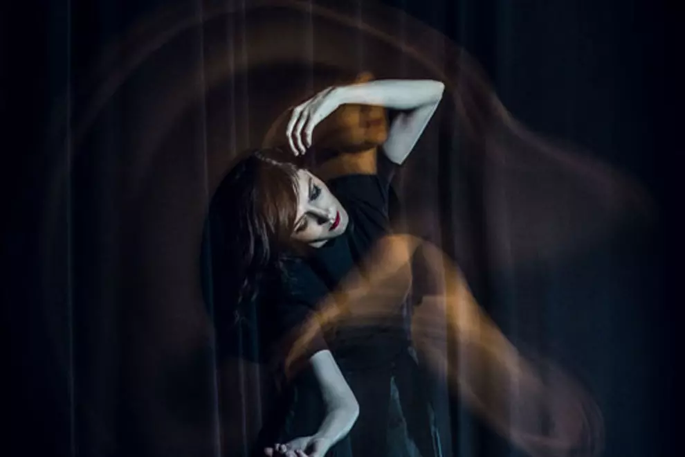 Sarah Blasko ; Photo by Cybele Malinowski