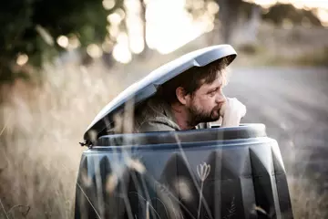 Shane Nicholson's new video is anything but trash