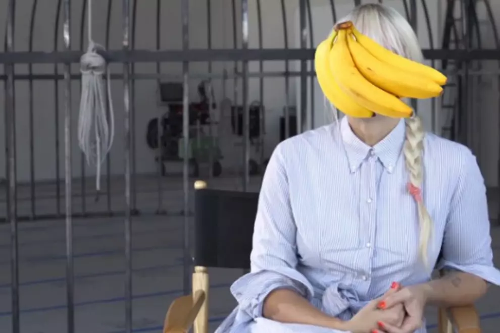 Sia and her bananas