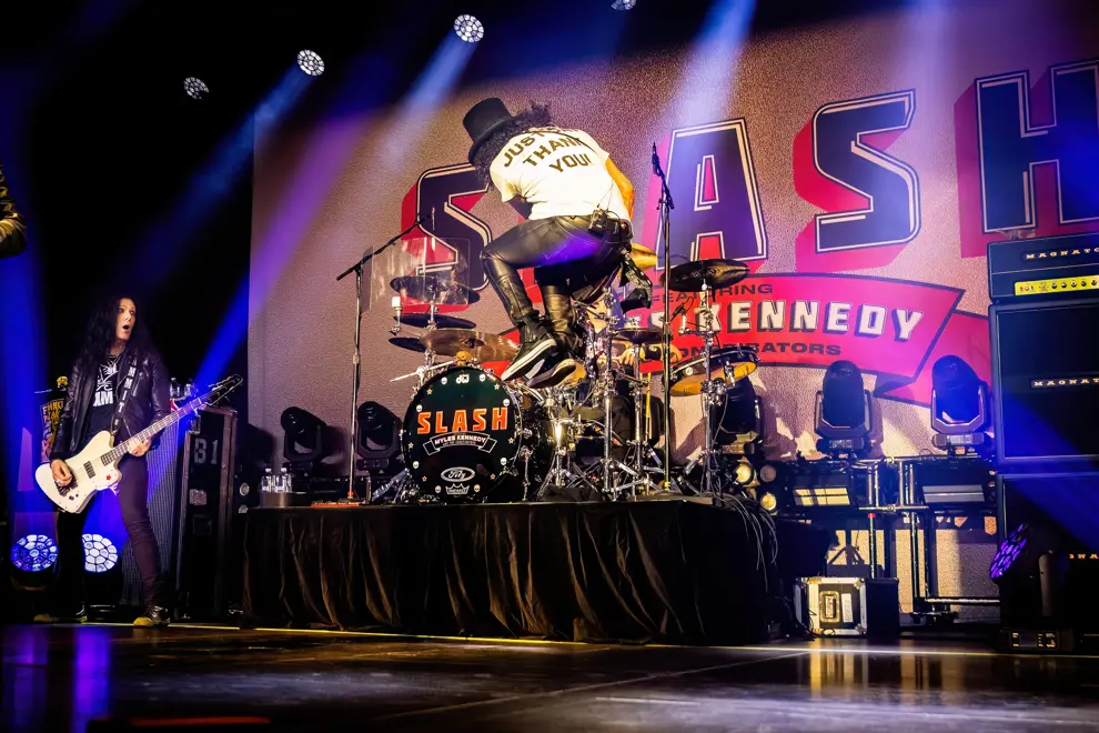 Slash feat Myles Kennedy & The Conspirators