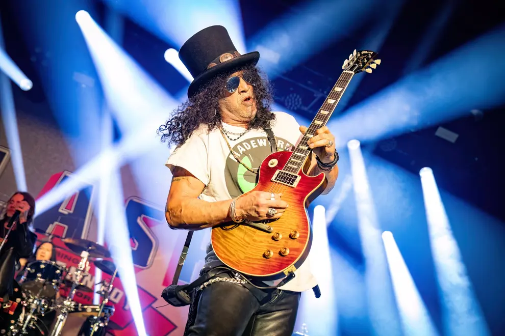 Slash feat Myles Kennedy & The Conspirators