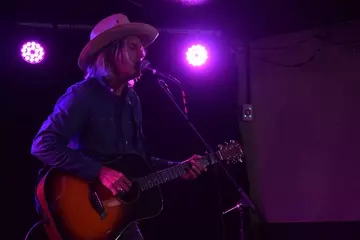 Steve Poltz @ Republic Bar. Photo by Lucille Cutting