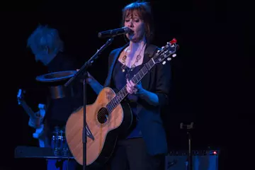Suzanne Vega ; Pics by Peter Sharp