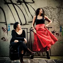 More Vika & Linda Bull