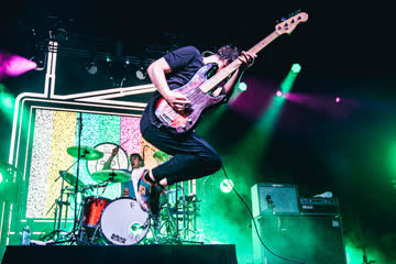 Live Review: The Wombats, Cloud Control, Eves Karydas