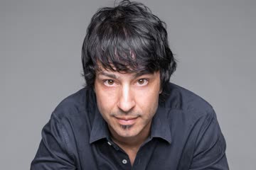 People Are Convinced Arj Barker Is Breaking Up With Them In His Latest Show