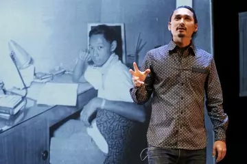 In Between Two. Photo by Prudence Upton