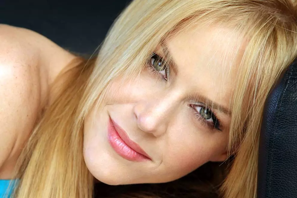 Julie Benz