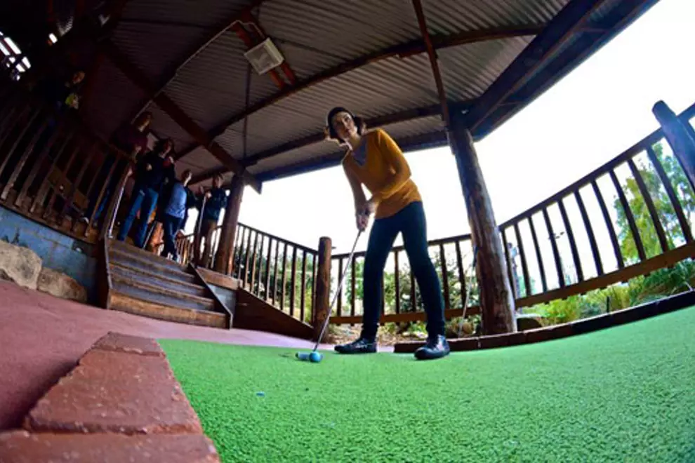 Jen, schooling the rest of Ball Park Music on golf.