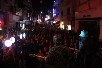 Live music, outdoor guerrilla style!