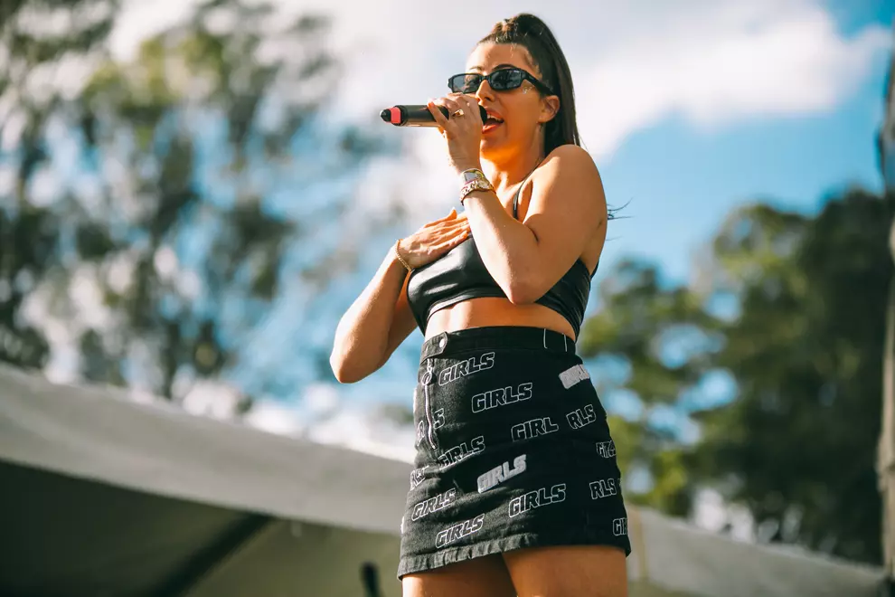 Kota Banks @ Big Pineapple Music Festival. Photo by Bianca Holderness.