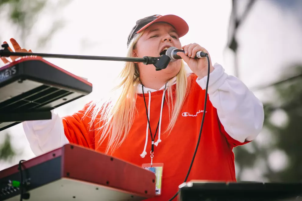 Tones & I @ Big Pineapple Music Festival. Photo by Bianca Holderness.