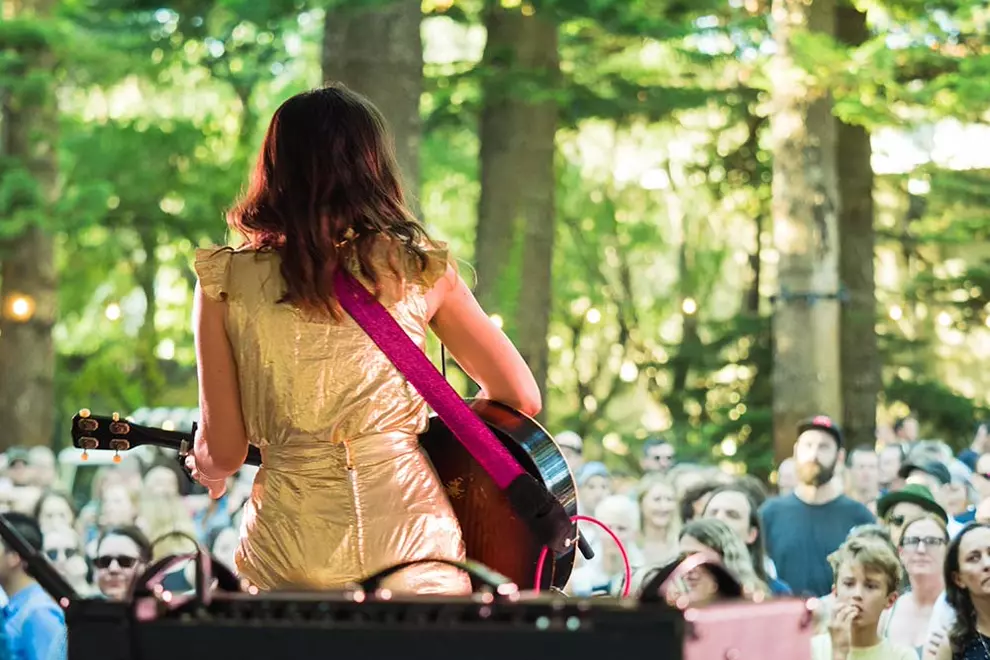 Lucy Peach @ In The Pines