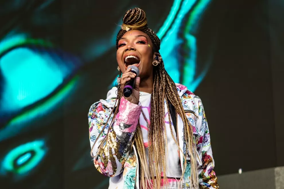 Brandy @ RNB Fridays Live, Giants Stadium. Photos by Brendan Delavere.