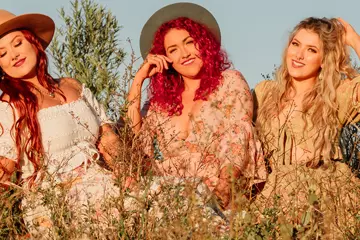 Vixens Of Fall