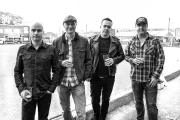 Dave Favours & The Roadside Ashes 