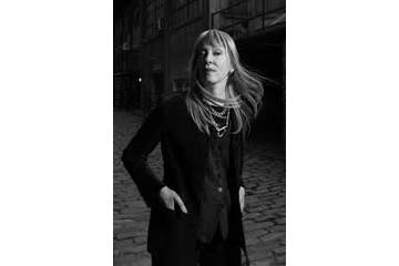 SUZANNE VEGA FLYING WITH ANGELS TOUR