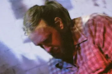 Bo performing with Winduptoys