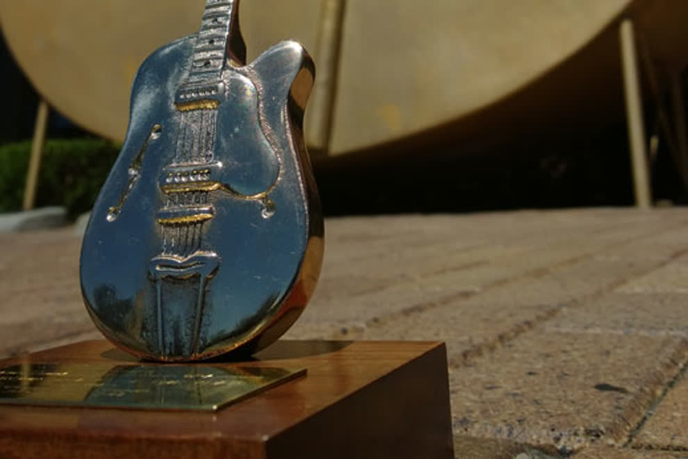 Golden Guitar Award in front of the Golden Guitar. Pic on Nokia Lumia 1020