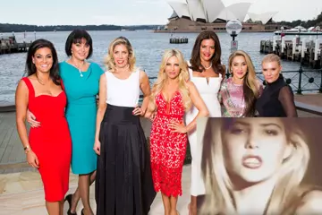 Melissa Tkautz (centre)