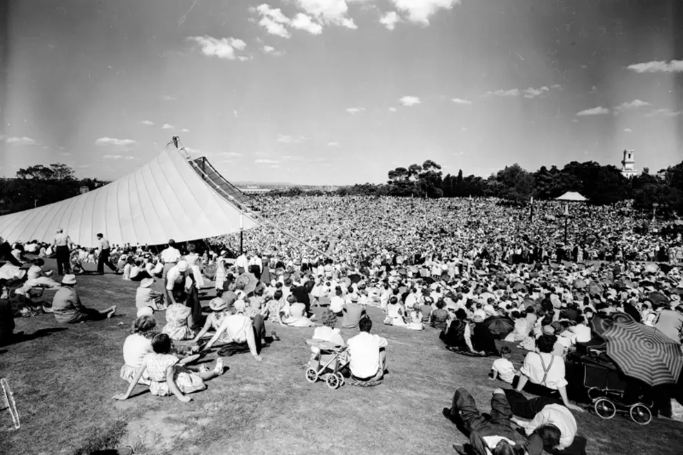 Pic courtesy of Laurie Richards - Australian Performing Arts Collection