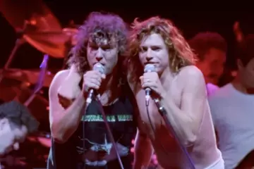 Jimmy Barnes and Michael Hutchence at Australian Made in 1987. Pic via YouTube