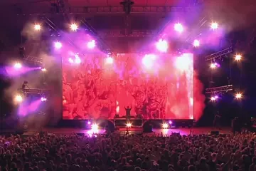 Fatboy Slim @ Sidney Myer Music Bowl, Jan 2020. Screengrab via YouTube
