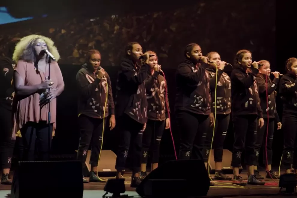 Emma Donovan and Marliya performing ‘Make It Rain’