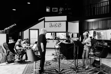 Barry Gibb (left) and Dolly Parton (right)