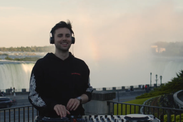 Dzeko performing at Niagara Falls