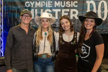 Mothertone’s Michael Turner and Kate Hathaway with Saralyn & Denvah 2023 Open Winner